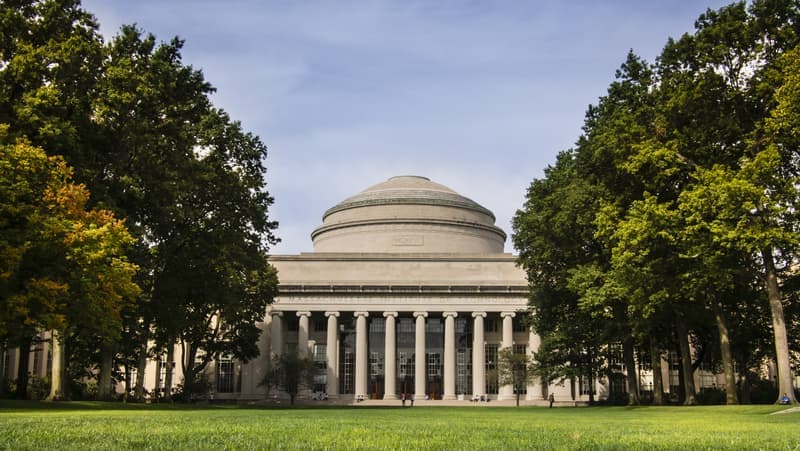 How To Answer the 20225/26 MIT Essay Prompts: Tips & Insights
